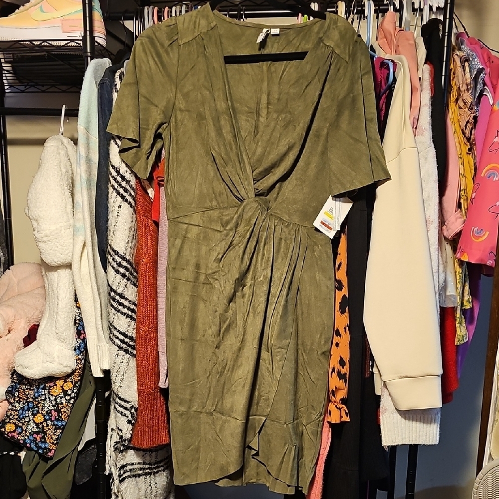 Kensie Green Sheath Midi Dress with Plunge Neckline
